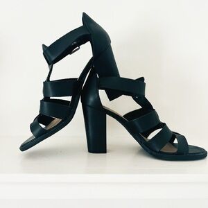 Women’s Report “Rebecka” Black Sandal